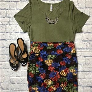 XL Classic Tee & L Cassie outfit